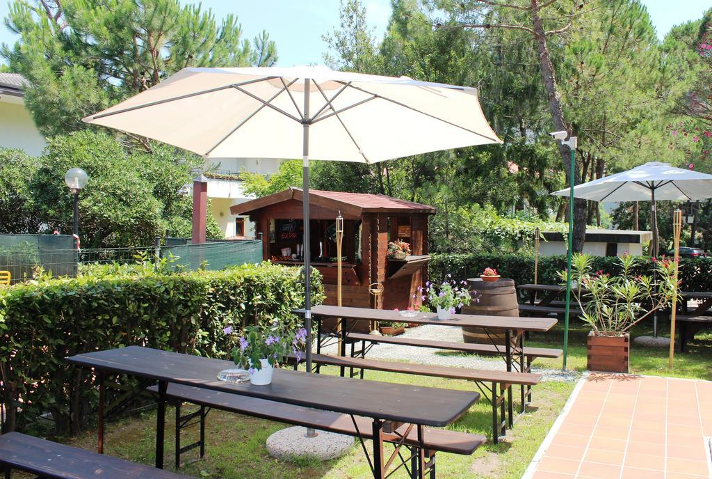 Hotel Eden Lignano Sabbiadoro Buitenkant foto