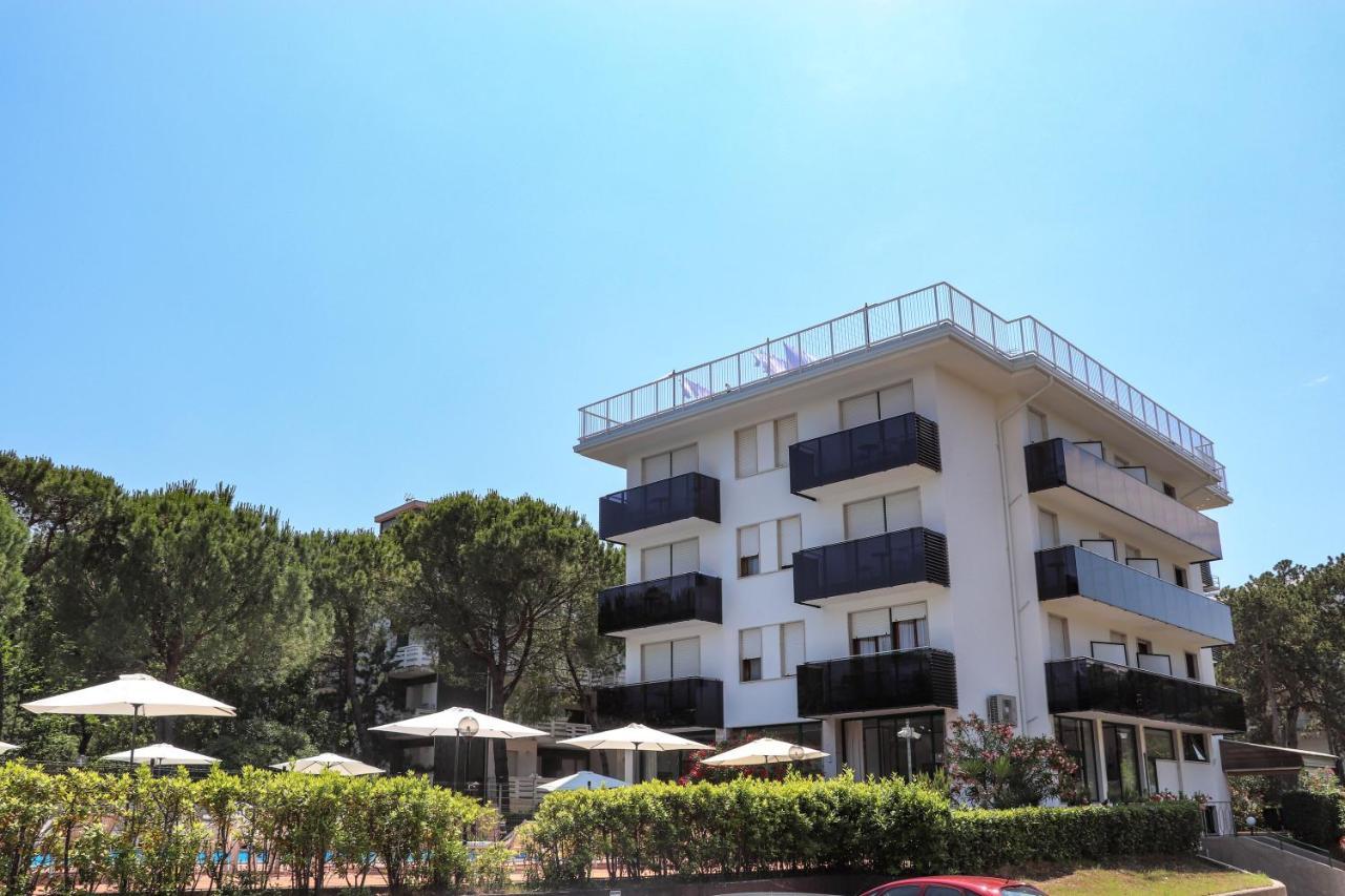 Hotel Eden Lignano Sabbiadoro Buitenkant foto