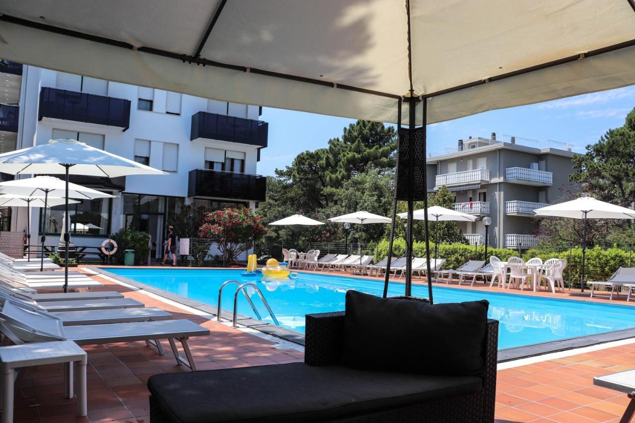 Hotel Eden Lignano Sabbiadoro Buitenkant foto