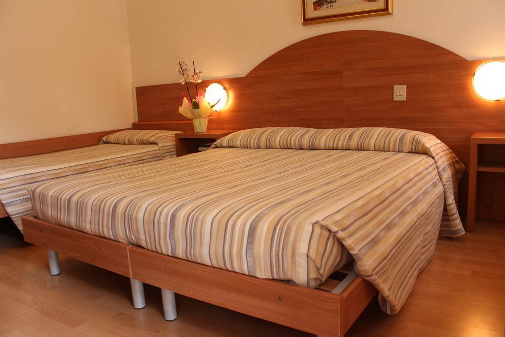 Hotel Eden Lignano Sabbiadoro Buitenkant foto