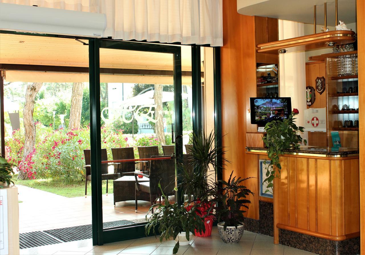 Hotel Eden Lignano Sabbiadoro Buitenkant foto