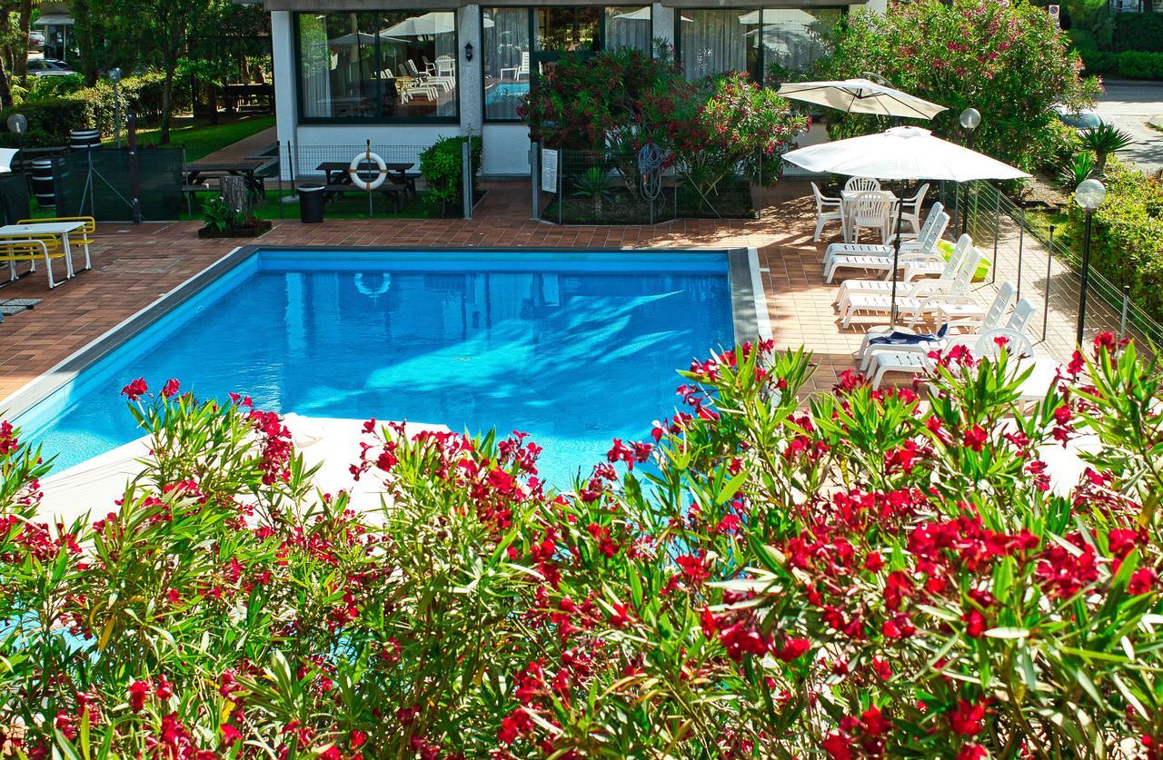 Hotel Eden Lignano Sabbiadoro Buitenkant foto