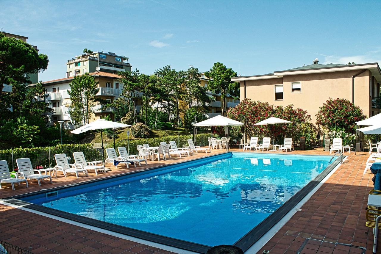 Hotel Eden Lignano Sabbiadoro Buitenkant foto