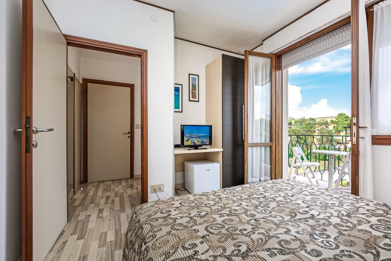 Hotel Eden Lignano Sabbiadoro Buitenkant foto