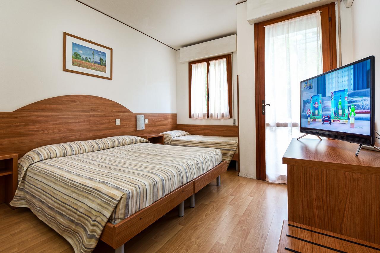 Hotel Eden Lignano Sabbiadoro Buitenkant foto