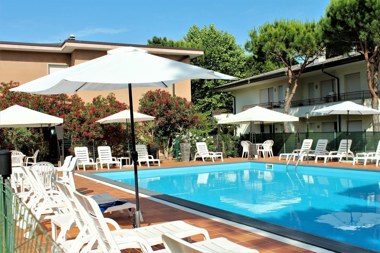 Hotel Eden Lignano Sabbiadoro Buitenkant foto