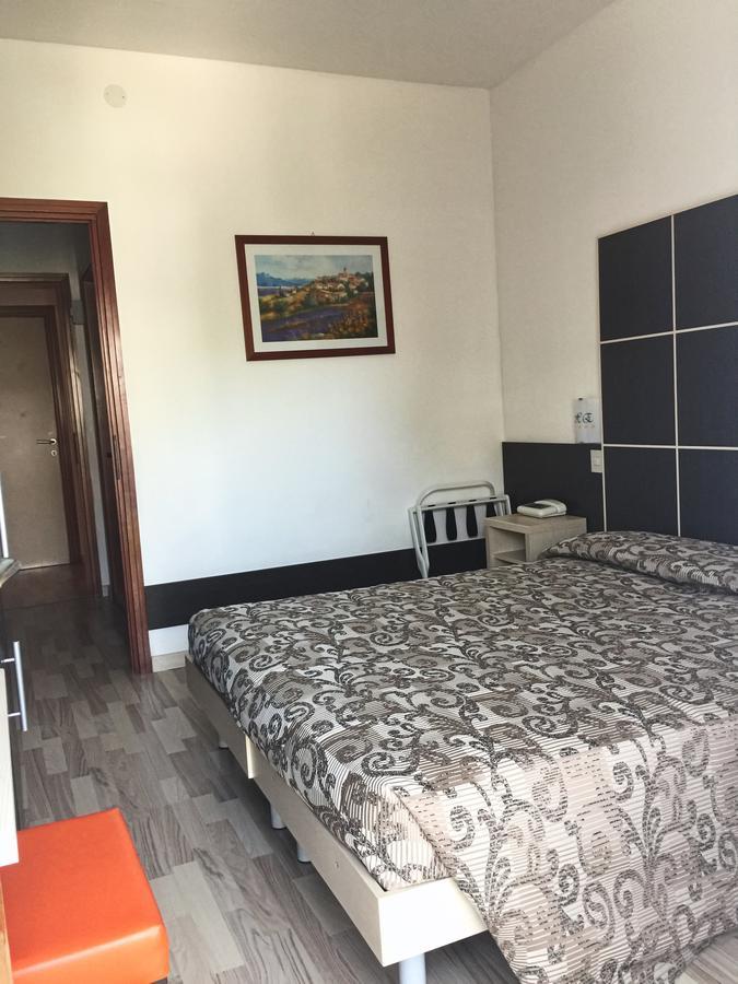 Hotel Eden Lignano Sabbiadoro Buitenkant foto