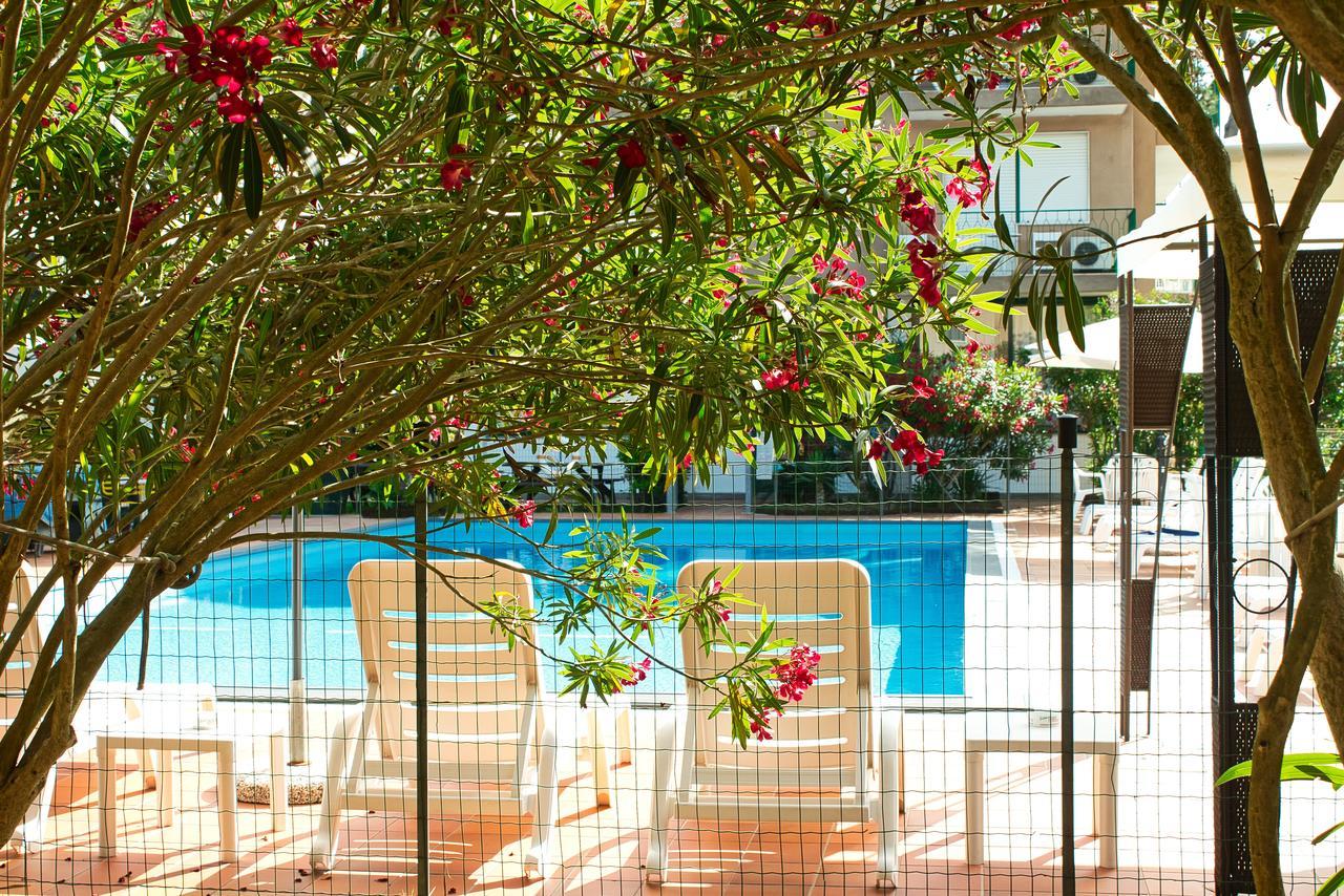 Hotel Eden Lignano Sabbiadoro Buitenkant foto
