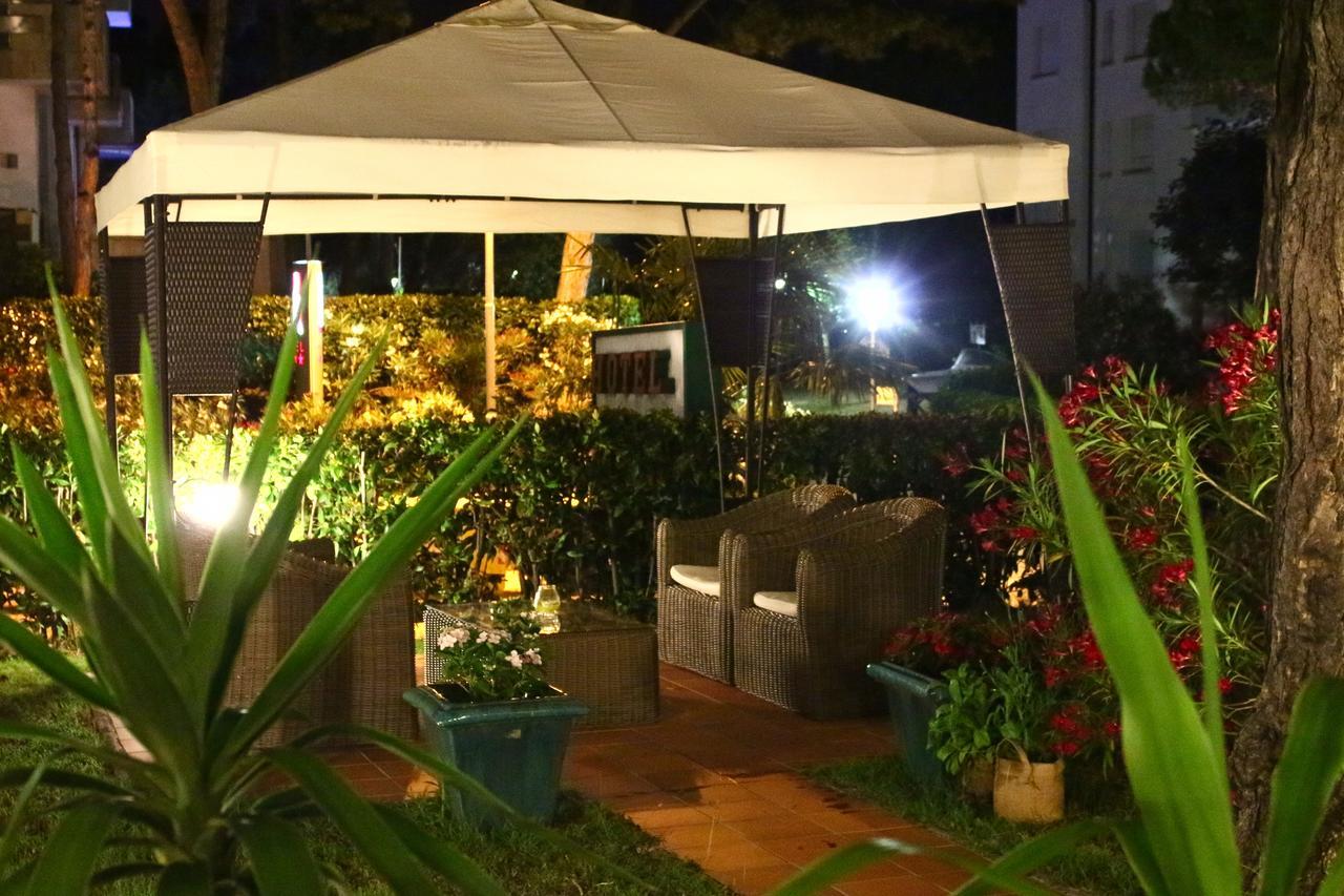 Hotel Eden Lignano Sabbiadoro Buitenkant foto