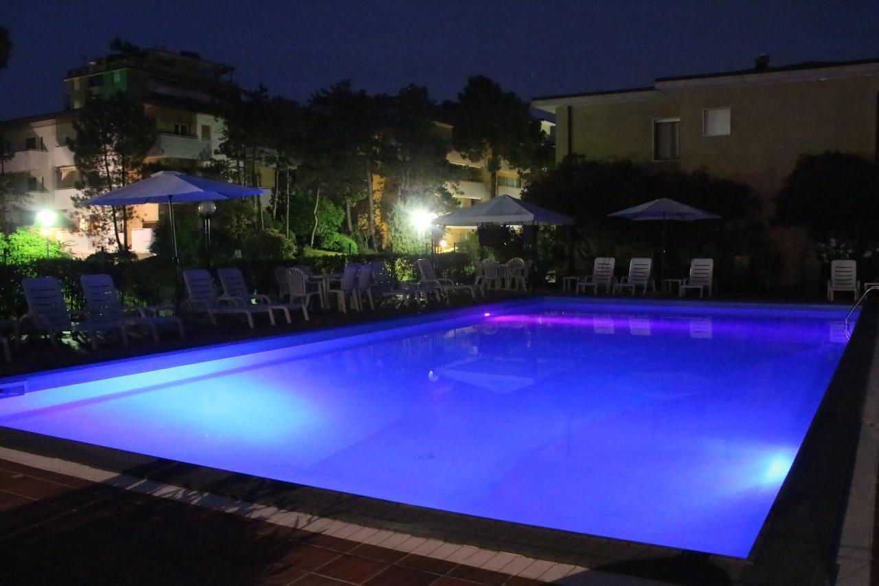 Hotel Eden Lignano Sabbiadoro Buitenkant foto