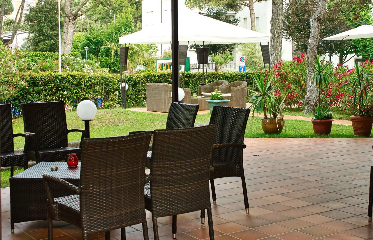 Hotel Eden Lignano Sabbiadoro Buitenkant foto
