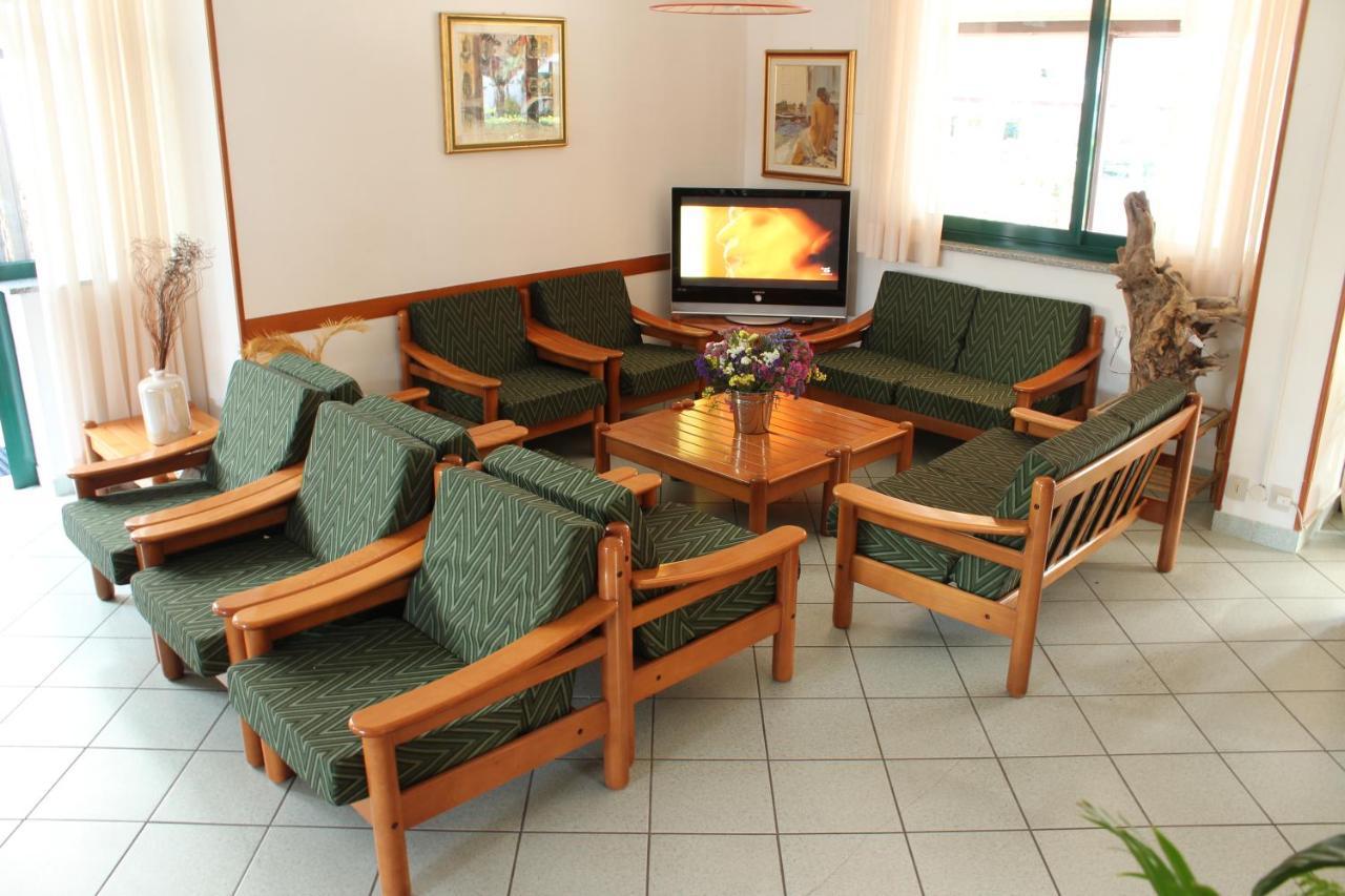Hotel Eden Lignano Sabbiadoro Buitenkant foto